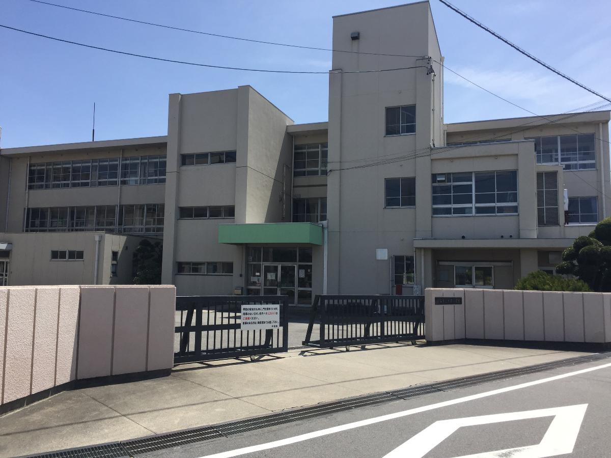 矢田小学校まで約600m～650m（徒歩8分～9分）　お子様の通学に便利です！！