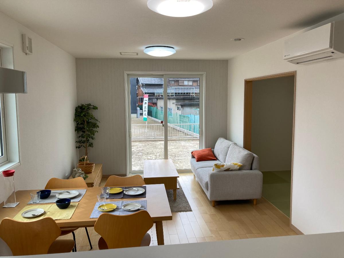西尾市上矢田町郷前 戸建 区画番号No.２ キッチンからリビング撮影