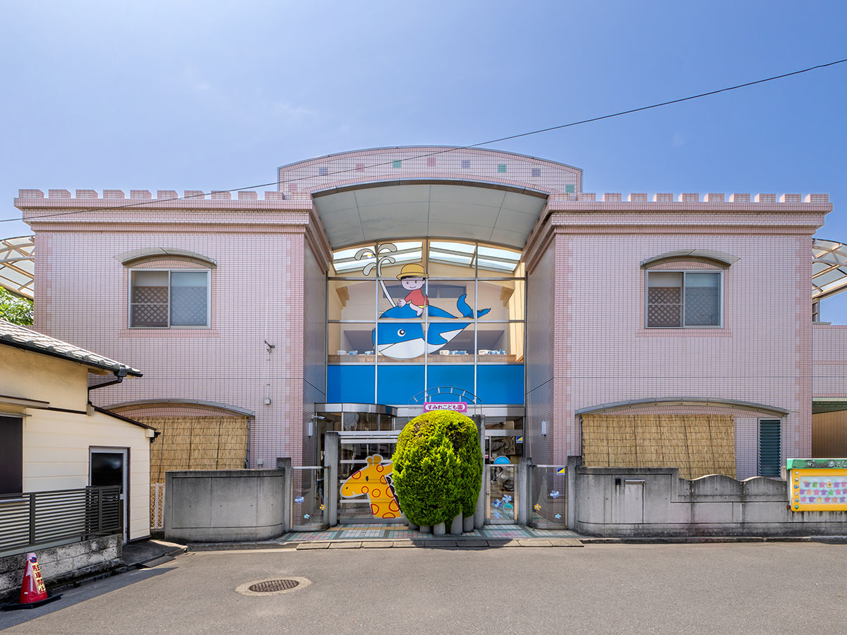 すみれこども園まで約4.6km～4.8km（徒歩58分～60分）　送迎バスあり子育て環境にも最適です！ふじと台分譲地内には他にも送迎バスのある幼稚園が多数ございます