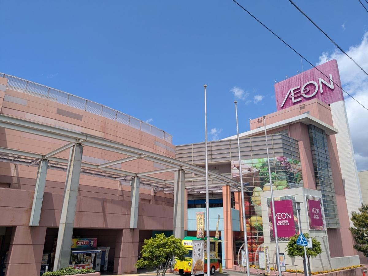 イオンモール桑名まで約2km（車で約5分）　「イオン桑名店」各店舗に、各種の専門店で構成されたショッピングモールです。１～3番館まで３つの建物で構成される大型の店舗です☆☆