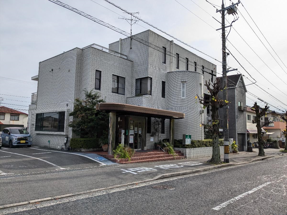 きむら内科小児科医院まで約1.6km（車で約4分）　地域のかかりつけ医としてお子様から子育て世代、年配の方までご家族全員の健康管理を支援する医院です。