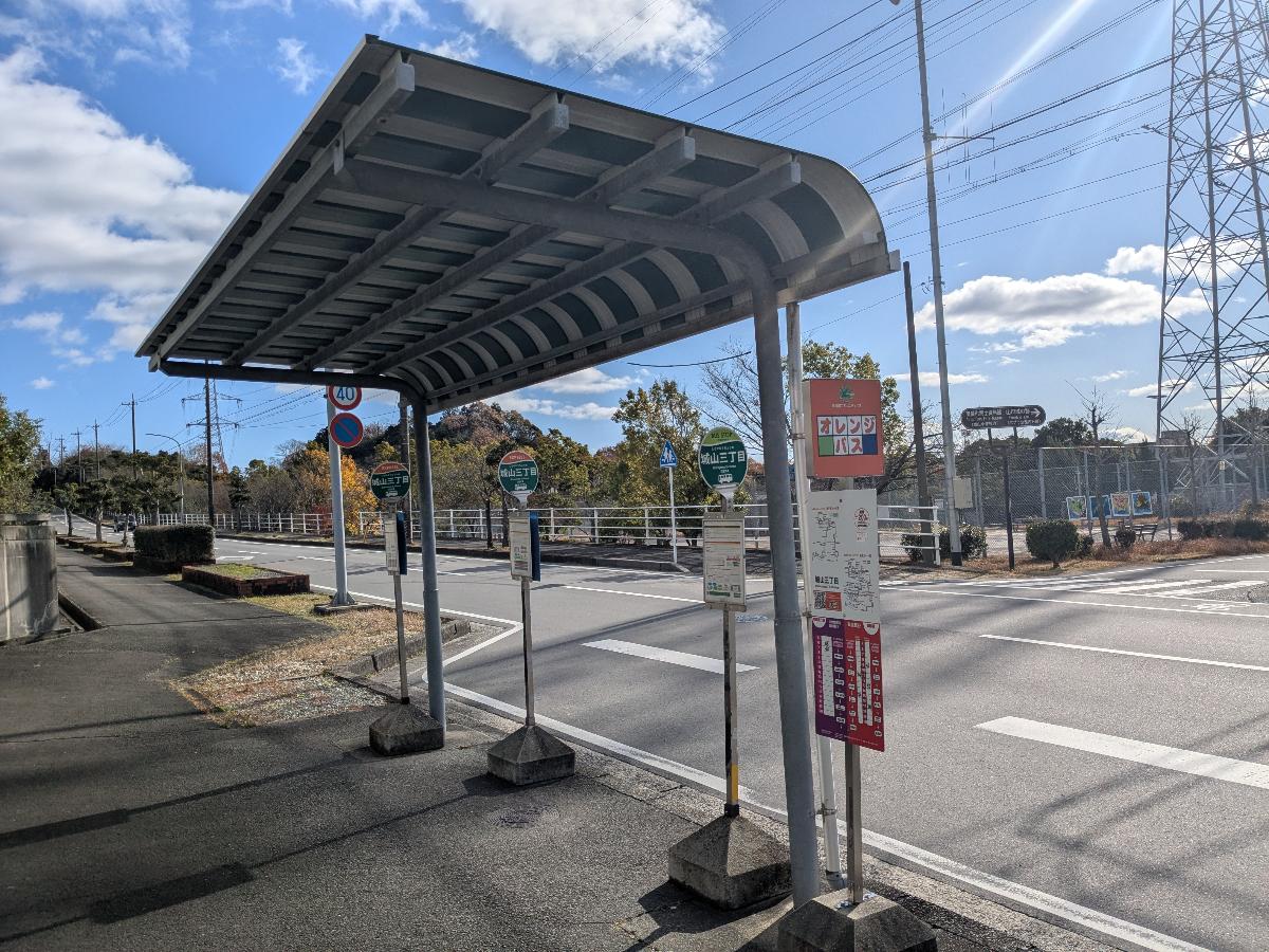 三重交通「城山三丁目」バス停まで約180m（徒歩3分）　名古屋・名鉄バスセンターまで直通で行くことができます！
※最新の時刻表は運行会社様のHPなどをご確認ください。