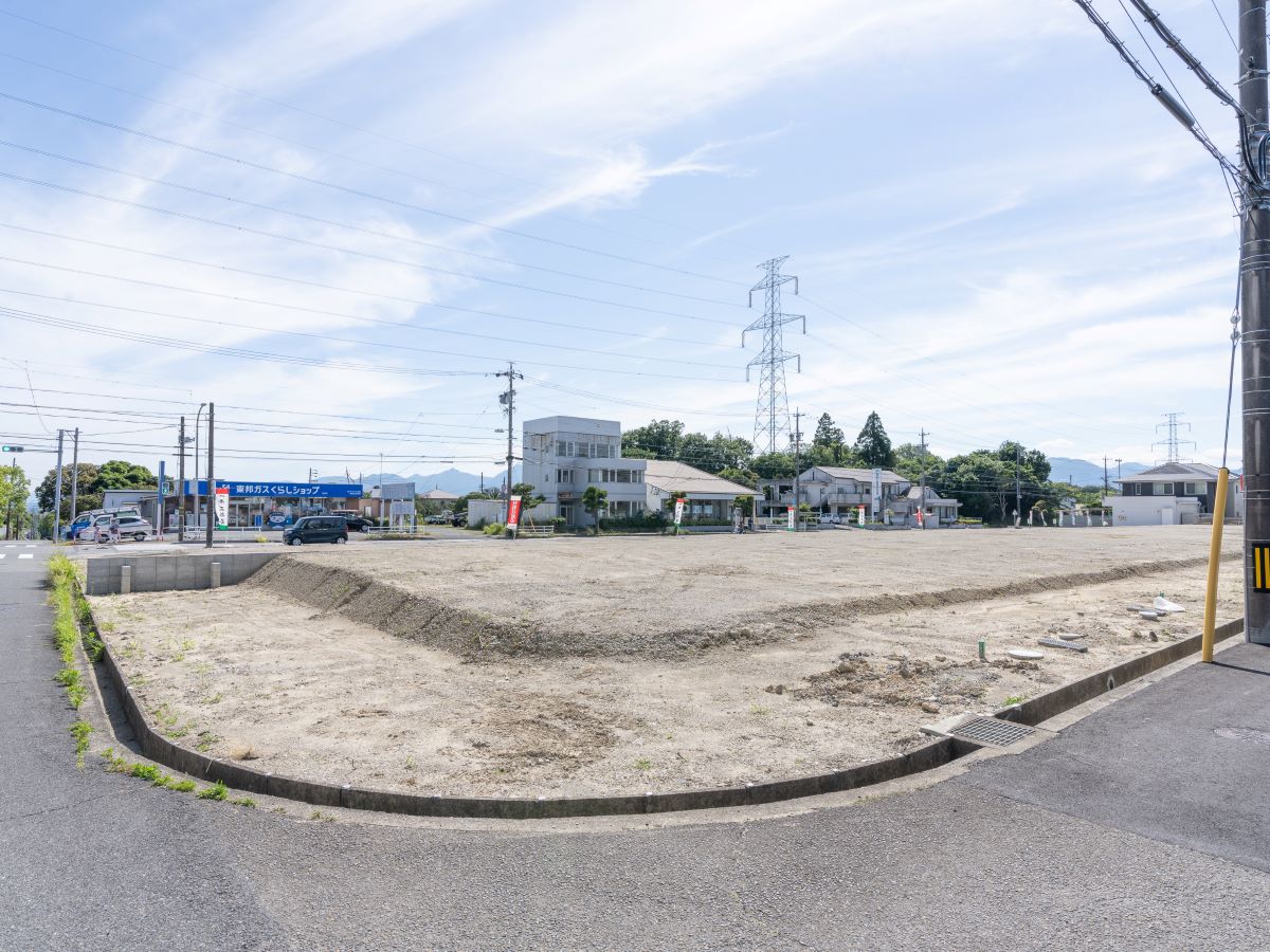 区画8　北東・南東側が道路に面する角地で、開放感があります。　