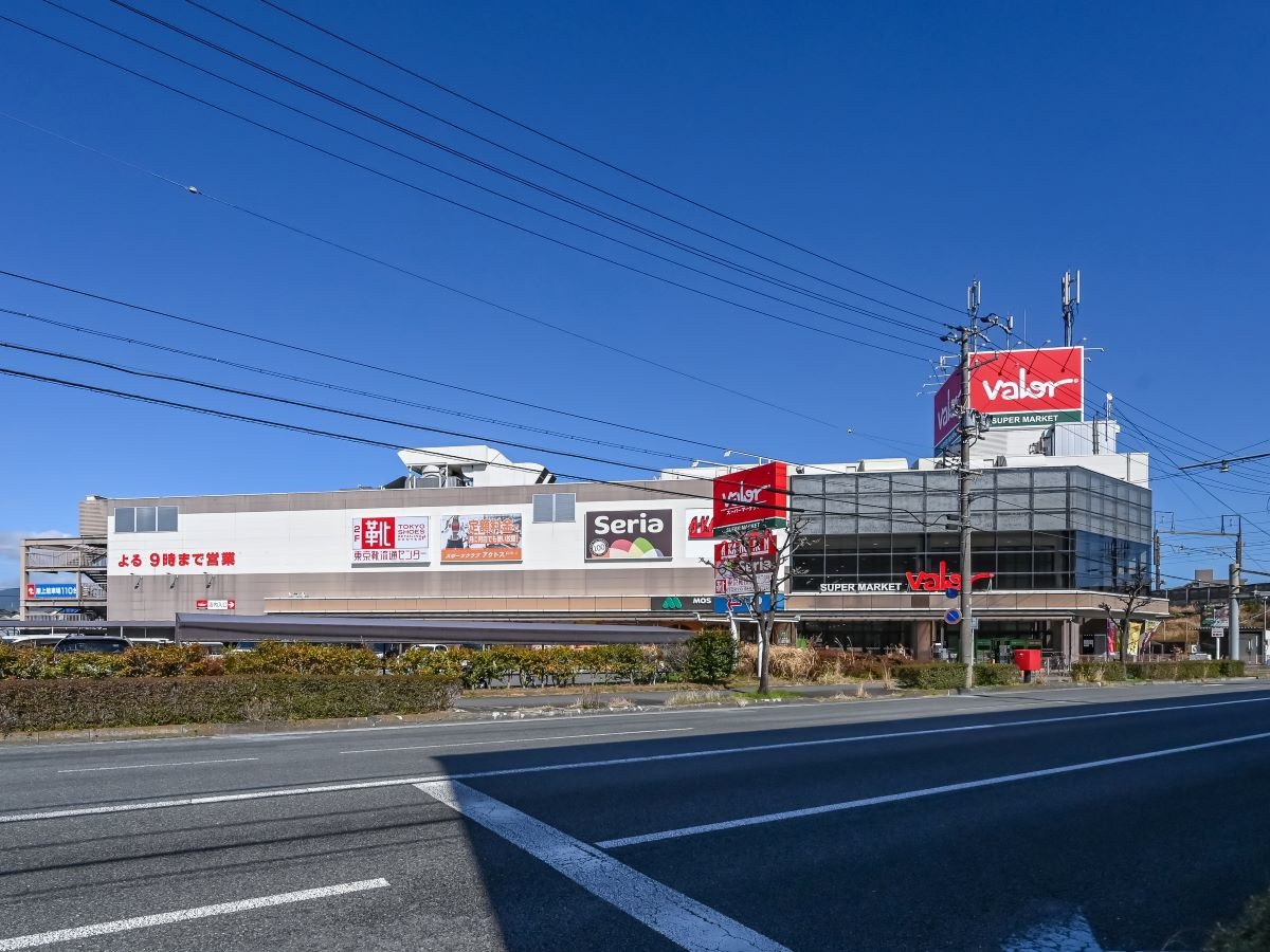 スーパーマーケットバロー清水高橋店まで約275m（徒歩4分）　スーパーをはじめ、Seria バロー清水高橋店やキッズランドUS 静岡清水店などが入った商業施設です。家族でのお出かけにもぴったりですね！