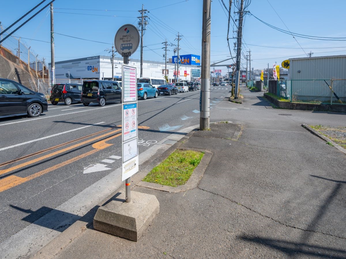 「高橋西入口保健センター入口」バス停　まで約365m（徒歩5分）　JR清水駅まで約9分で乗り換えなしで行けます。バス乗り場まで近く、清水駅やJCHO 清水さくら病院(分譲地から約2.3km)などバスで行くことができます。
※最新の時刻表は運行会社様のHPなどをご確認ください。