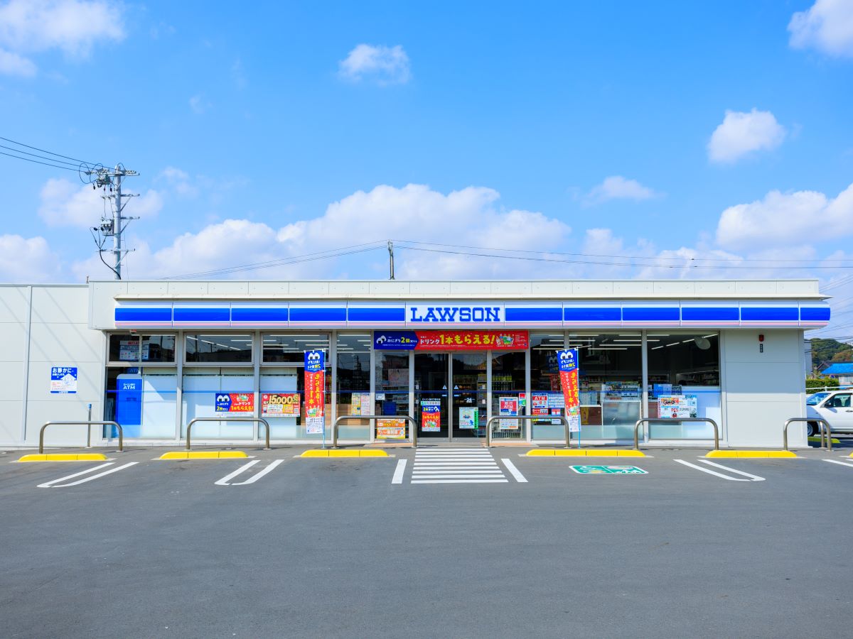 ローソン　掛川下垂木店まで約365m～440m（徒歩5分～6分）　24時間営業です。急なお買い物にもすぐ行けて便利です。