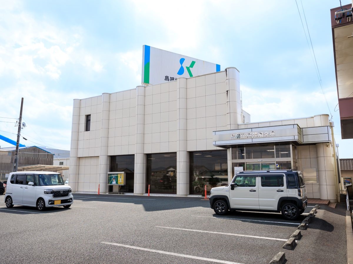 島田掛川信用金庫　桜木支店まで約760m～840m（徒歩10分～11分）　各種手続き、出入金もスムーズにできます。急なお買い物の際ATMも使用もできて便利です。【窓口営業時間】9:00～15:00　【ATM営業時間】平日8:00～20:00、土曜日9:00～19:00、日祝日9:00～17:00