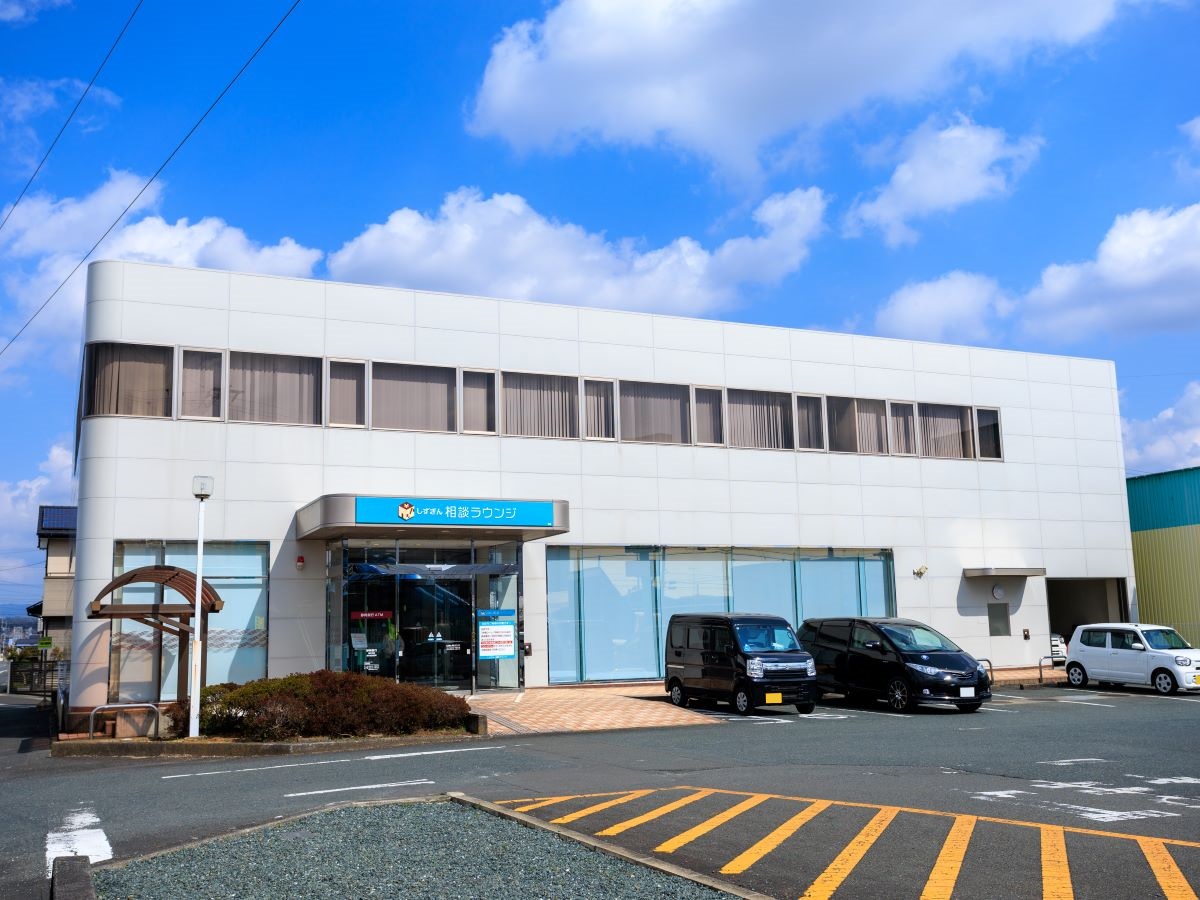 静岡銀行　ライフデザインステーション掛川まで約670m～740m（徒歩9分～10分）　住宅ローン、資産運用などを相談する環境が整っています。