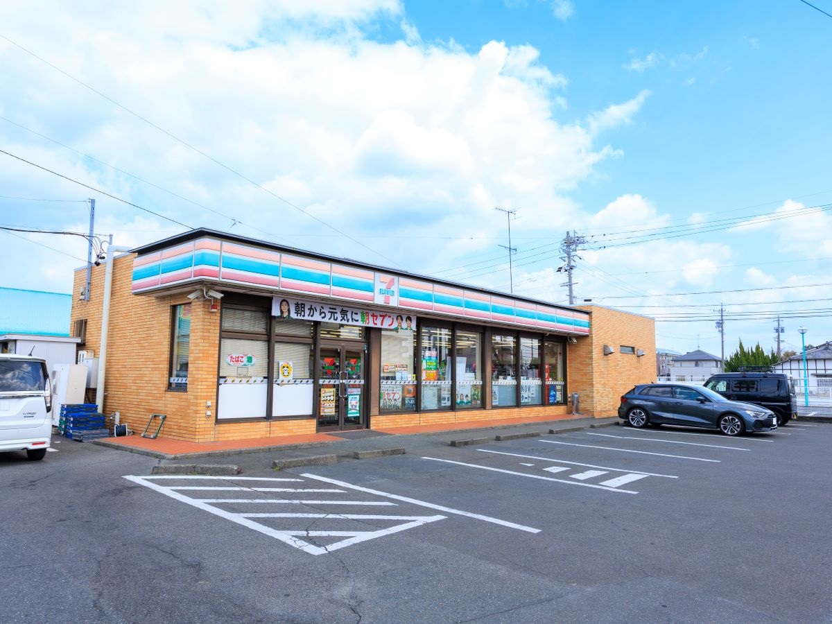 セブン-イレブン　下垂木店 まで約670m～740m（徒歩9分～10分）　惣菜・冷凍食品も充実していて、急なお買い物にも便利です！お忙しい中での奥様の時短に一役買ってくれそうです。

