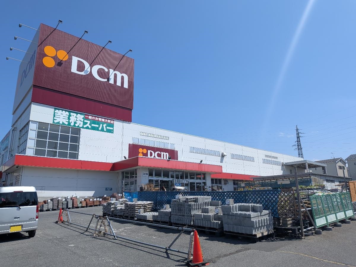 DCM 八戸新井田店まで約450m（徒歩6分／車で約3分）　日用品、工具、園芸用品などを販売し、駐車場も完備しています。営業時間は9時半～19時です。 