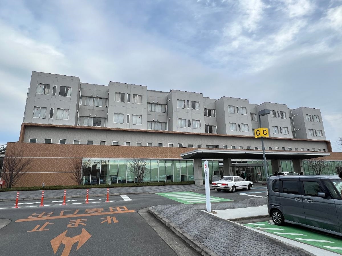 古河赤十字病院まで約1.8km（徒歩23分／車で約6分）　地域医療支援病院として認定されており、また地域災害拠点病院としての指定も受けております。