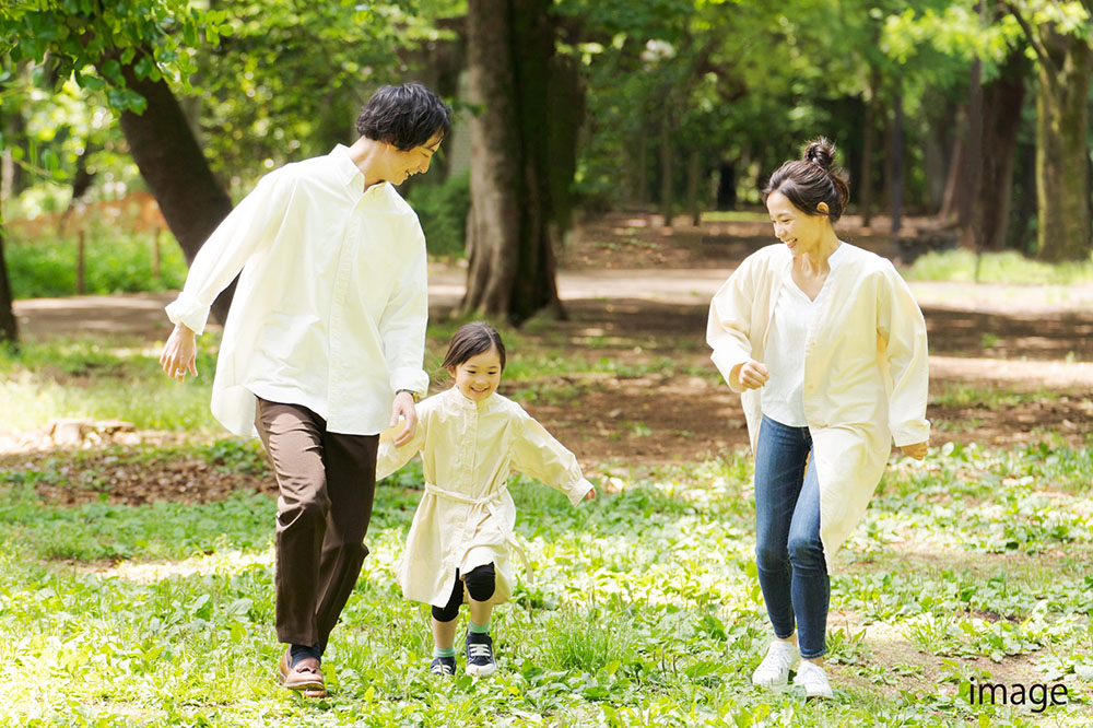 認定こども園「三田幼稚園」まで約950m（車で約4分）、「元気・やる気・勇気」の目標を掲げた「上辺見小学校」まで約850m（車で約3分）やお子さまがのびのび遊べる「春日町公園」まで約1km（車で約4分）など子育てに適したロケーションです。