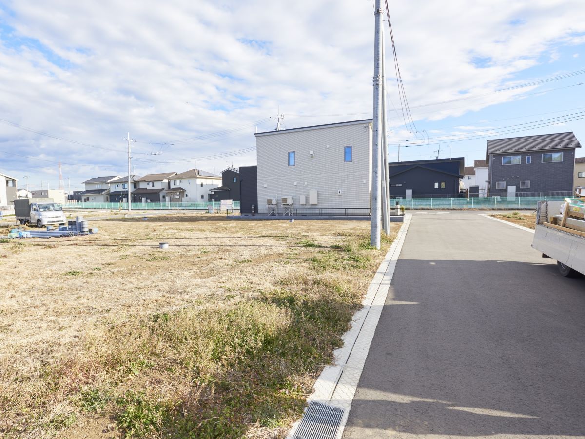 区画12、13　前面道路　