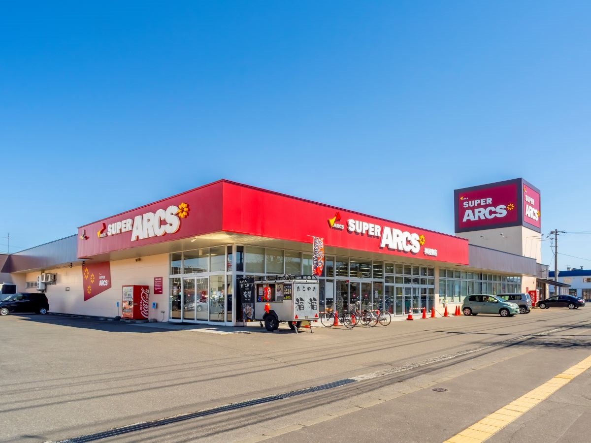 スーパーアークス神居東店まで約650m（徒歩9分／車で約2分）　徒歩圏内にあるのでお買い物にも便利です。【営業時間】9：00～21：00