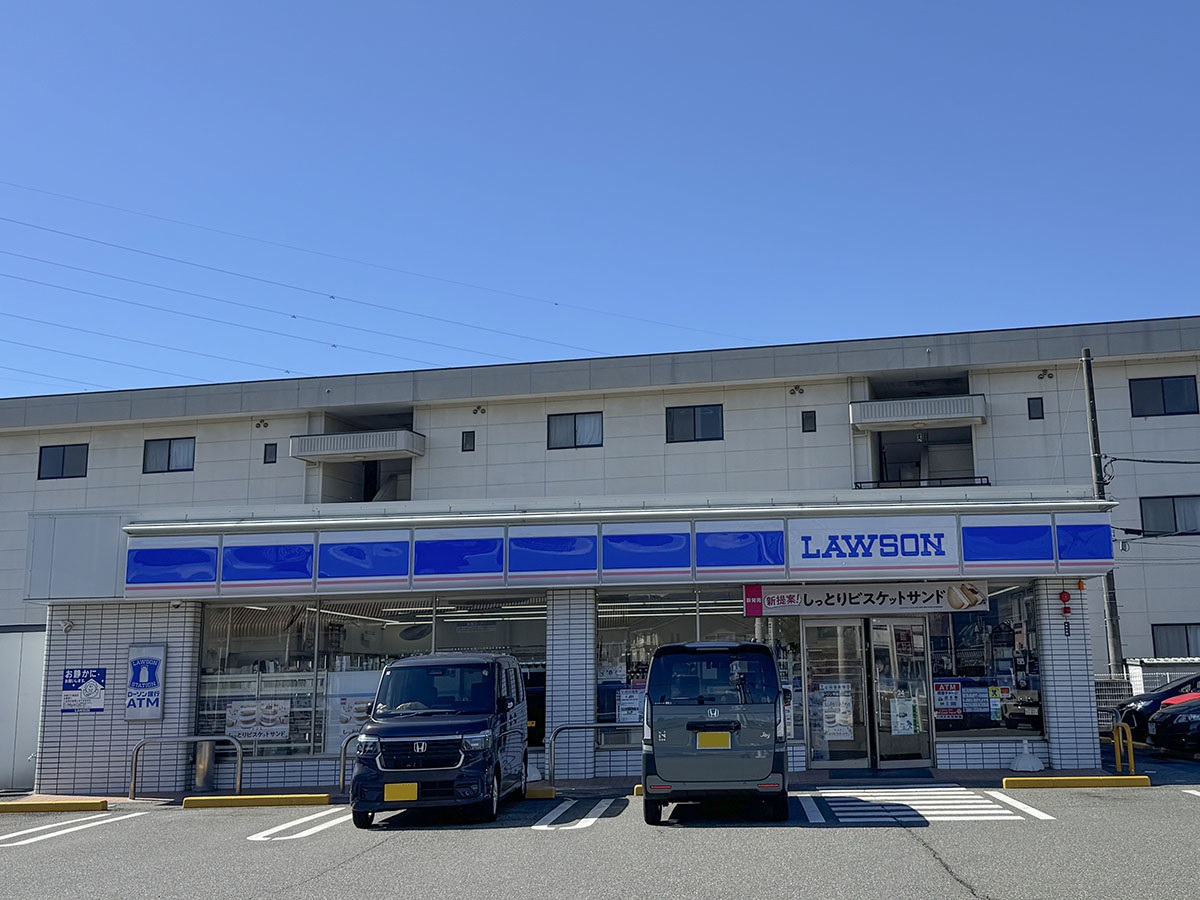 ローソン甲斐西八幡店まで約540m（徒歩7分）　2方向の幹線道路に面しているため、お出かけやお帰りの際に立ち寄るのも便利なコンビニエンスストアです。