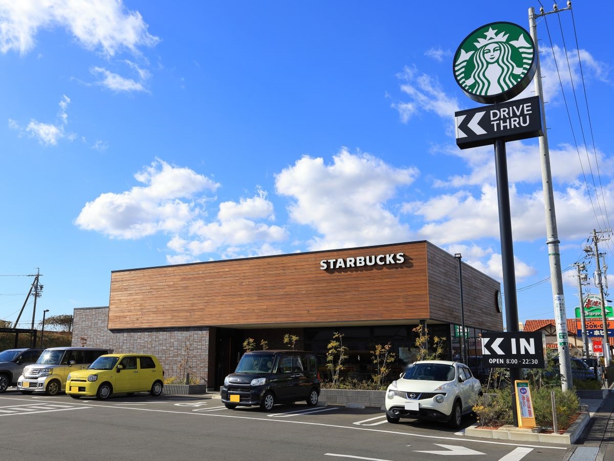 スターバックス掛川大池店まで約450m（徒歩6分）　休日にお散歩や気分転換の際にもすぐ近くにあると行きやすいです。
