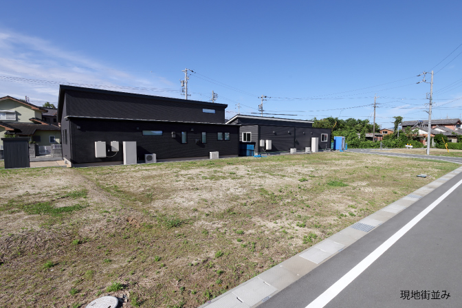 住民アンケートで約85%の方が「住みやすい」と回答した人気のエリア※「明和町」。県内でトップクラスの「出生率が高い自治体※」として名前があがるほど子育て環境に適した街に、全区画60坪超・前面道路6m以上の開放感溢れる整備された全15区画の大型分譲地が快適な暮らしを届けます。※明和町ホームページ・三重県ホームページより。