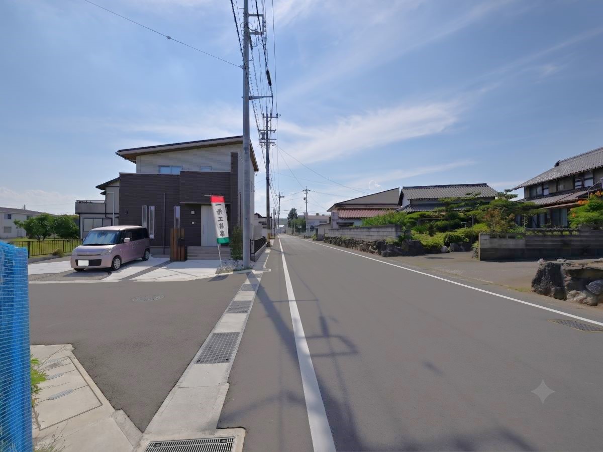 落ち着いた住環境で、穏やかなご家族時間が育まれます！(分譲地入口)　