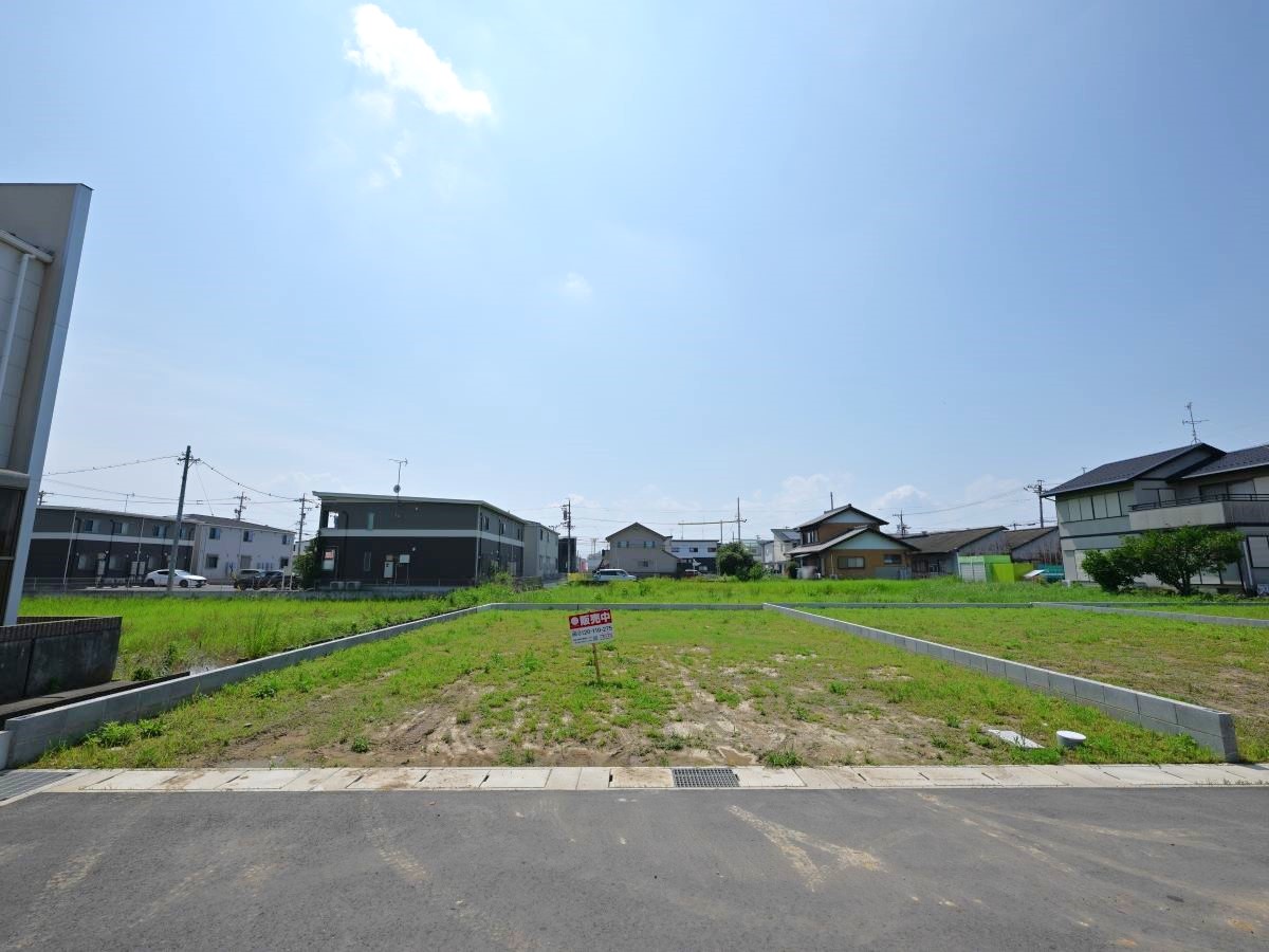 区画E：175.79㎡（53.17坪）　商業施設が徒歩10分圏内に複数あり、お買い物もスムーズです！　