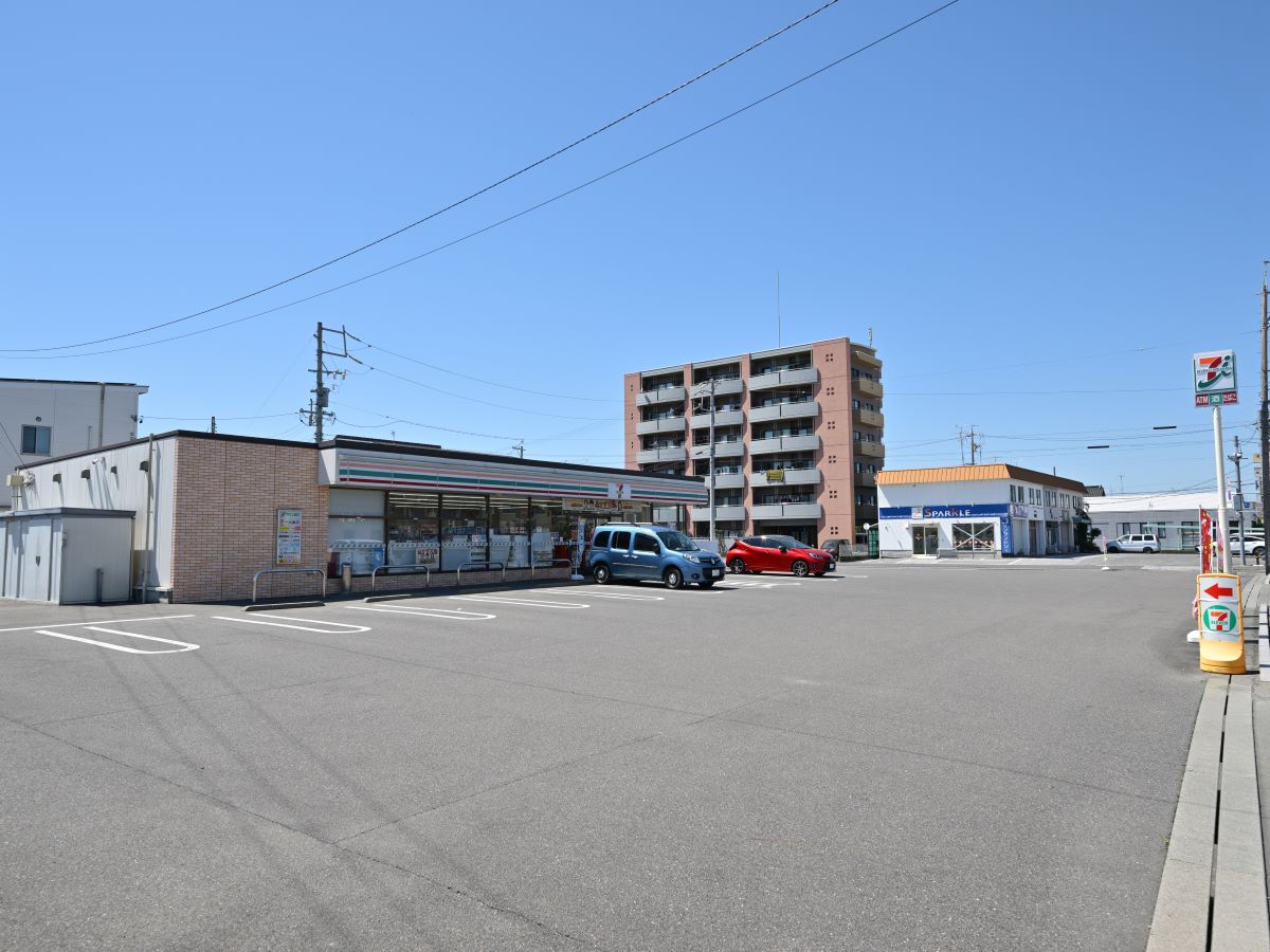 セブンイレブン岐阜中うずら７丁目店まで約450m（徒歩6分）　日常でのちょっとした買い物に便利なコンビニまでなんと徒歩6分。
