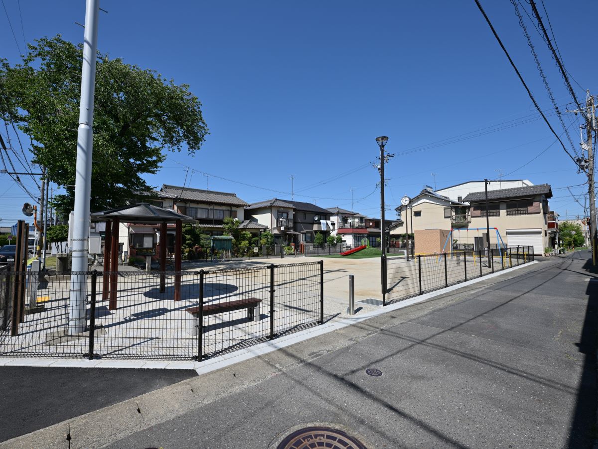 すみれ公園まで約500m（徒歩7分）　お子様との休日を有意義にお過ごしいただけます。