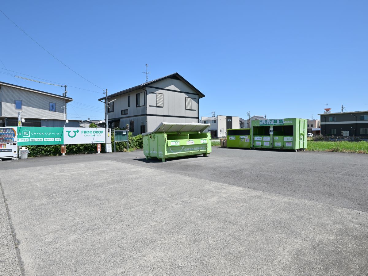 フリードロップ鶉（資源物回収拠点）まで約40m（徒歩1分）　段ボールやアルミ缶など捨てることができるのでごみの処理がすごく楽です。