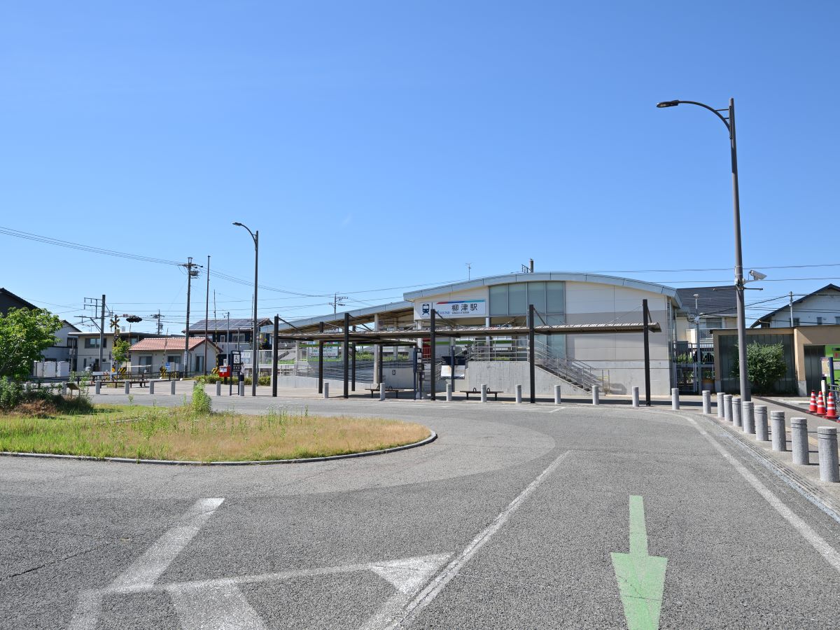 名鉄竹鼻線　柳津駅まで約2km（徒歩25分）　名鉄岐阜駅まで直通で行けます。通勤、通学にも便利です。※最新の時刻表は運行会社様のHPなどをご確認ください。