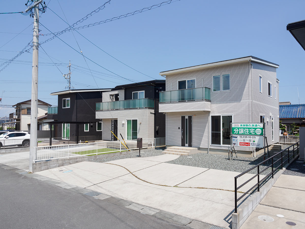 前面道路から撮影した街並みです。