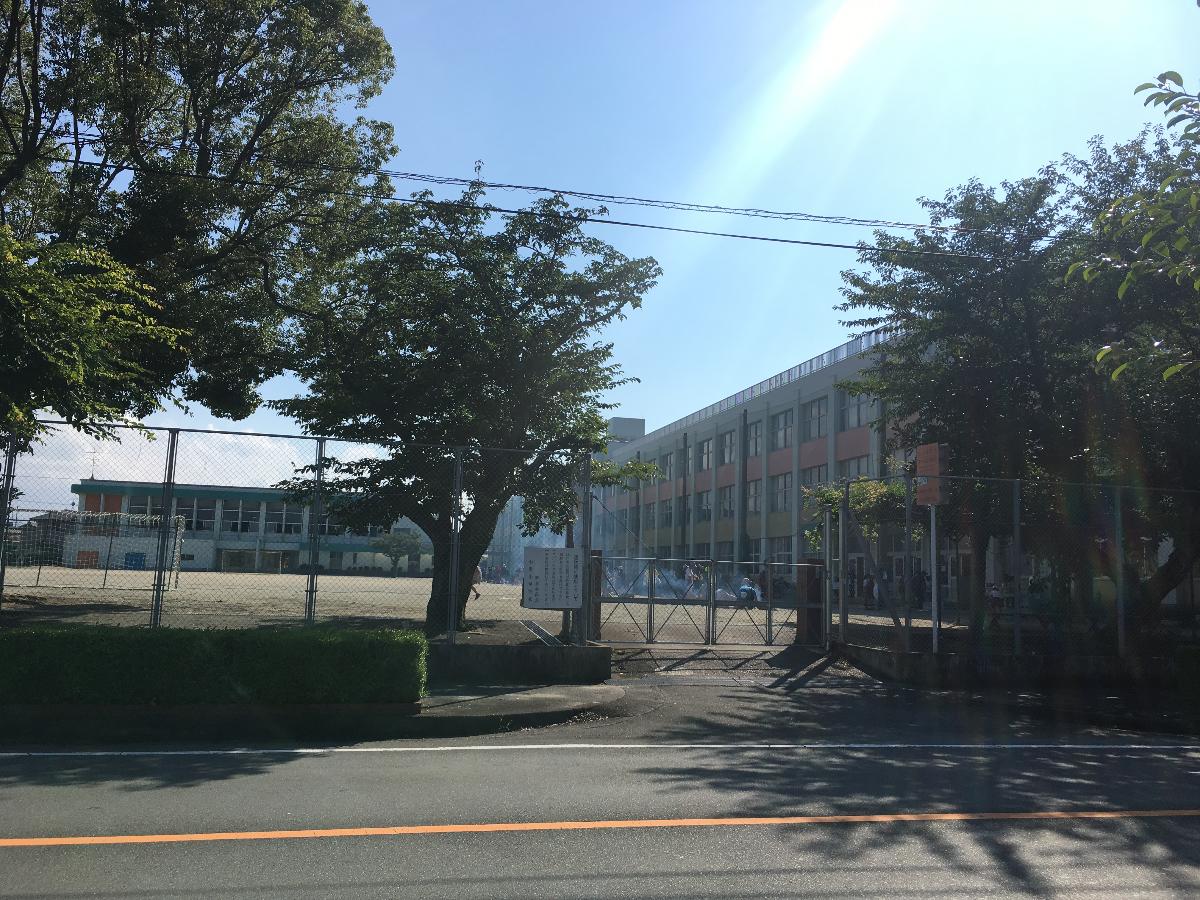 伊勢市小俣町本町　一条タウン 戸建 小俣小学校まで約1.2km（徒歩15分）　【学校教育目標】自らの可能性を拓く子どもの育成◎自主的に学ぶ子ども◎認め合い高め合う子ども◎心も体も健康な子ども