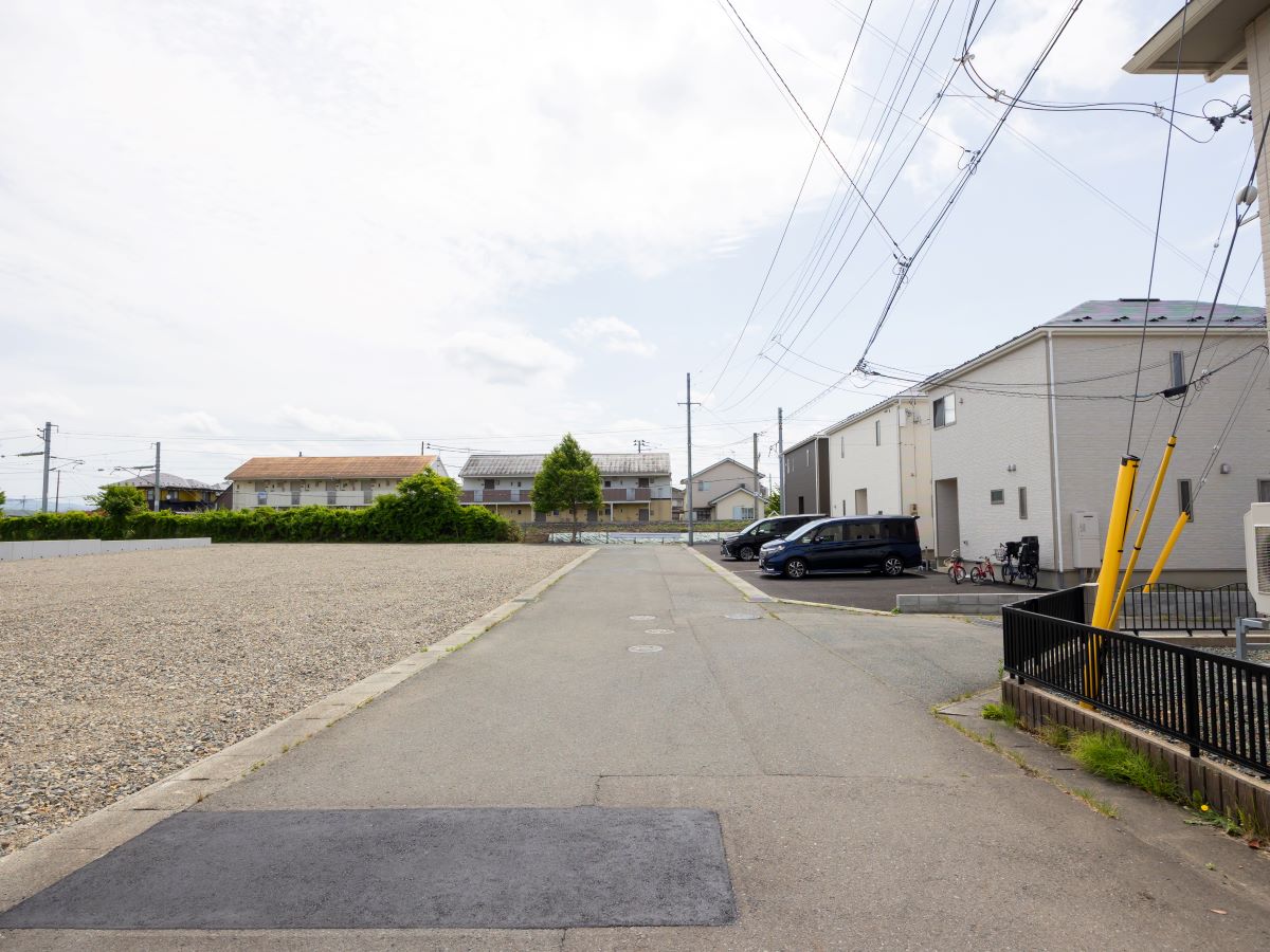 前面道路が6mあるので、毎日の駐車もゆとりをもってできますね。(区画G～Jの前面道路)　