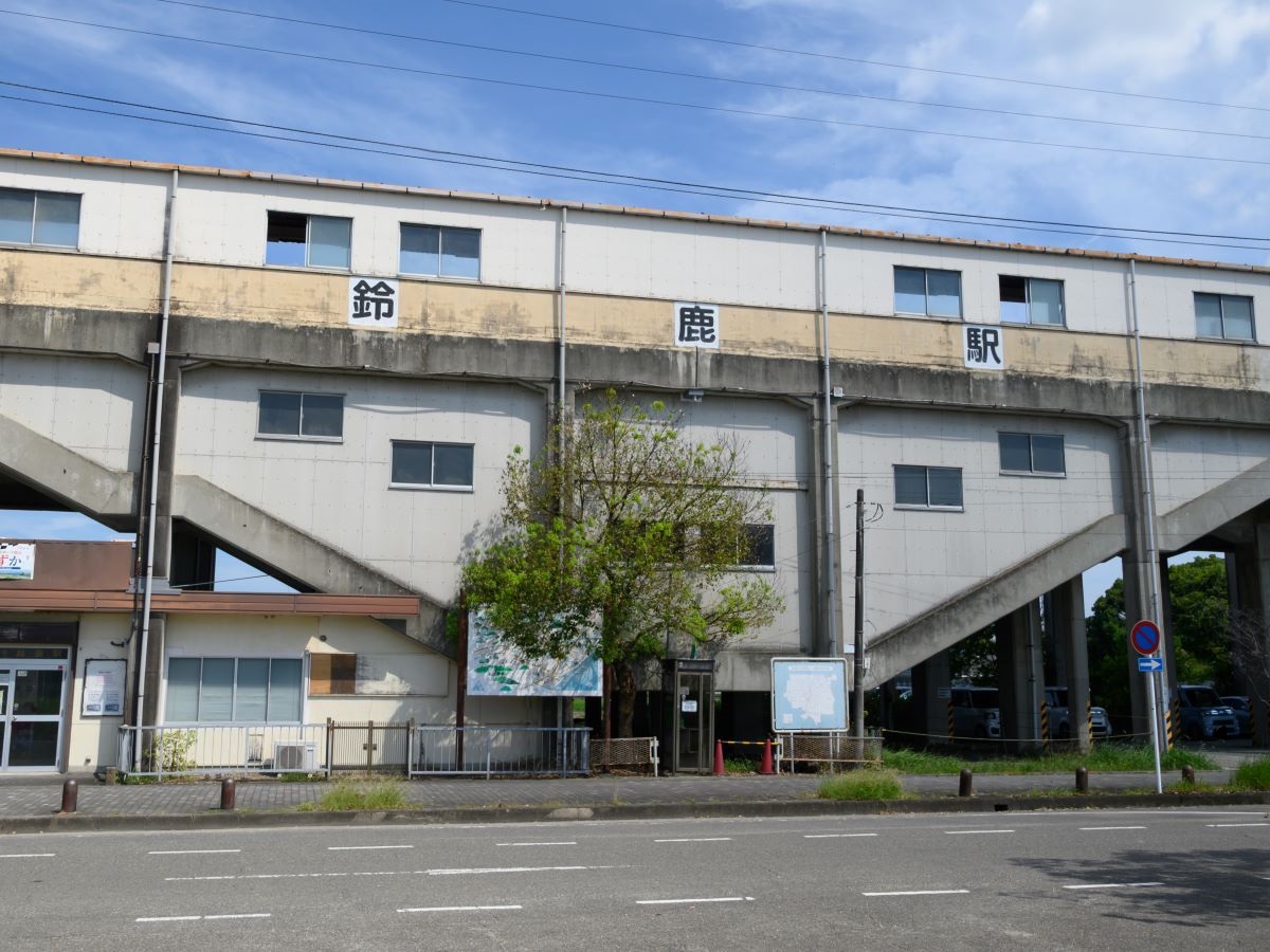 鈴鹿駅まで約1.9km（車で約6分）　四日市、名古屋方面への通勤も便利な最寄り駅です。