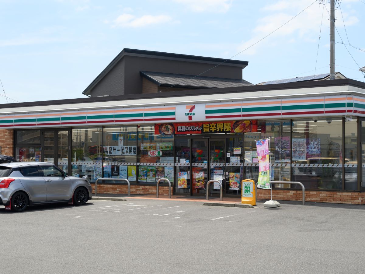 セブン-イレブン 鈴鹿北玉垣町店まで約500m～600m（車で約2分）　コンビニが近くで、急な買い物の際も安心ですね！