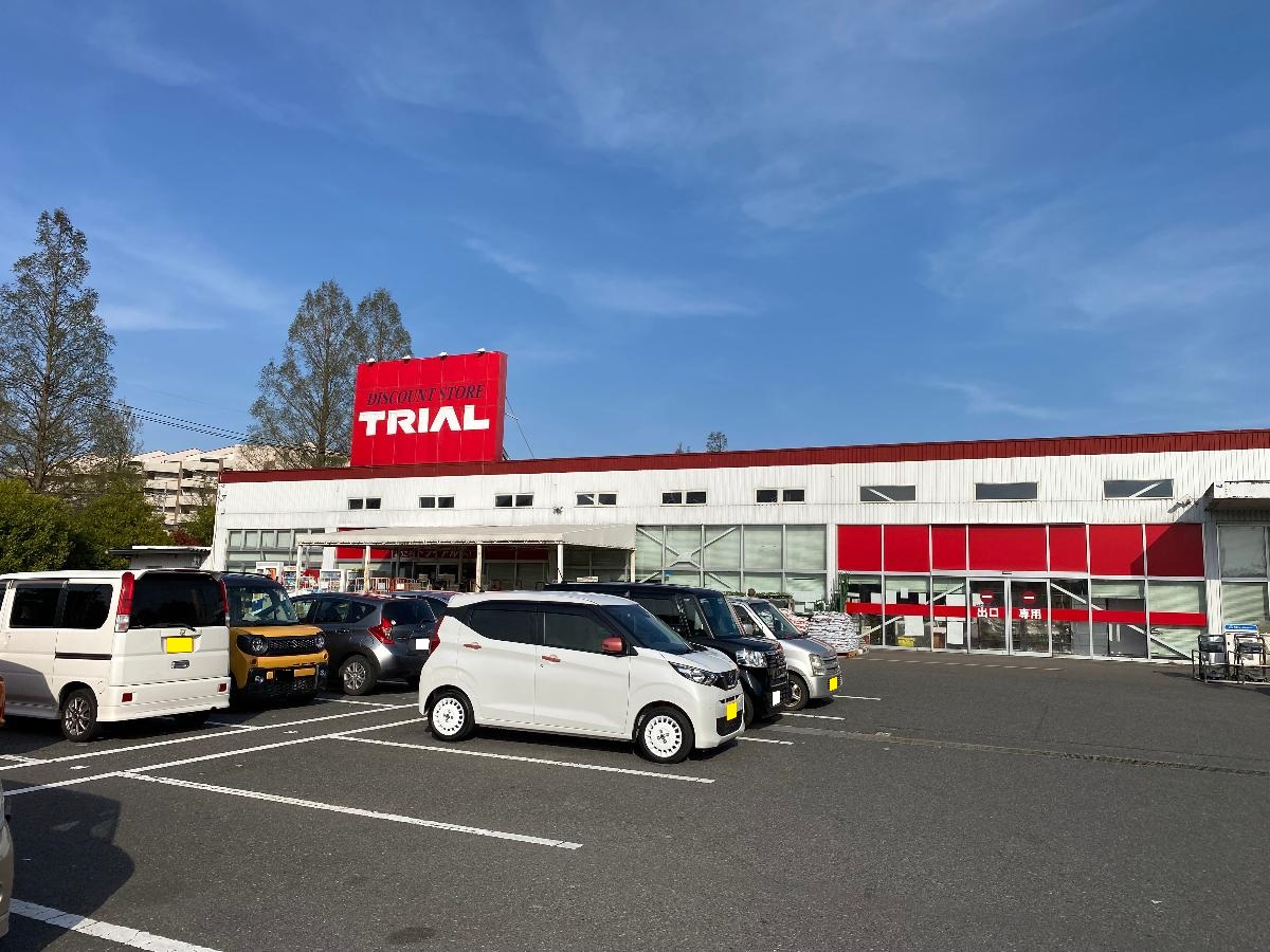 ディスカウントストア トライアルあすみが丘店まで約700m(徒歩9分) 食品、飲料、精肉、惣菜、カー用品など様々な商品がおいてある24時間営業のお店です!