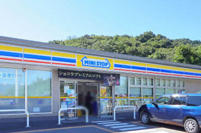 ミニストップ 伊達保原高子店まで約850m～1km（徒歩11分～13分）　コンビニも近くにあり、急なお買い物の際にも便利ですね。
