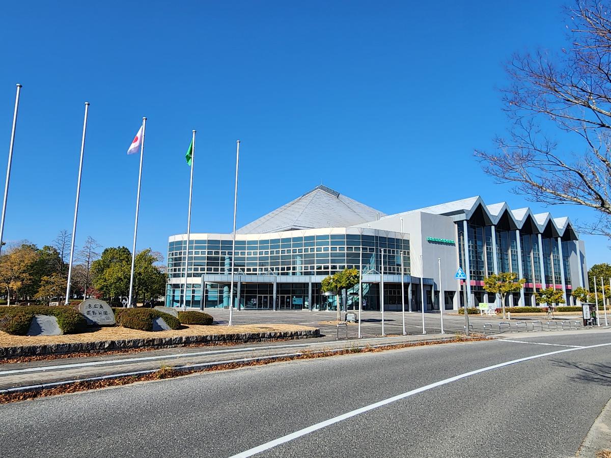 イイコトテラス西条田口 戸建 東広島運動公園まで約2.1km（車で約4分）　■営業時間：9:00～21:00　■屋外テニスコート：11・12・1月 9:00～17:00　■休館日：なし（年中無休）　　