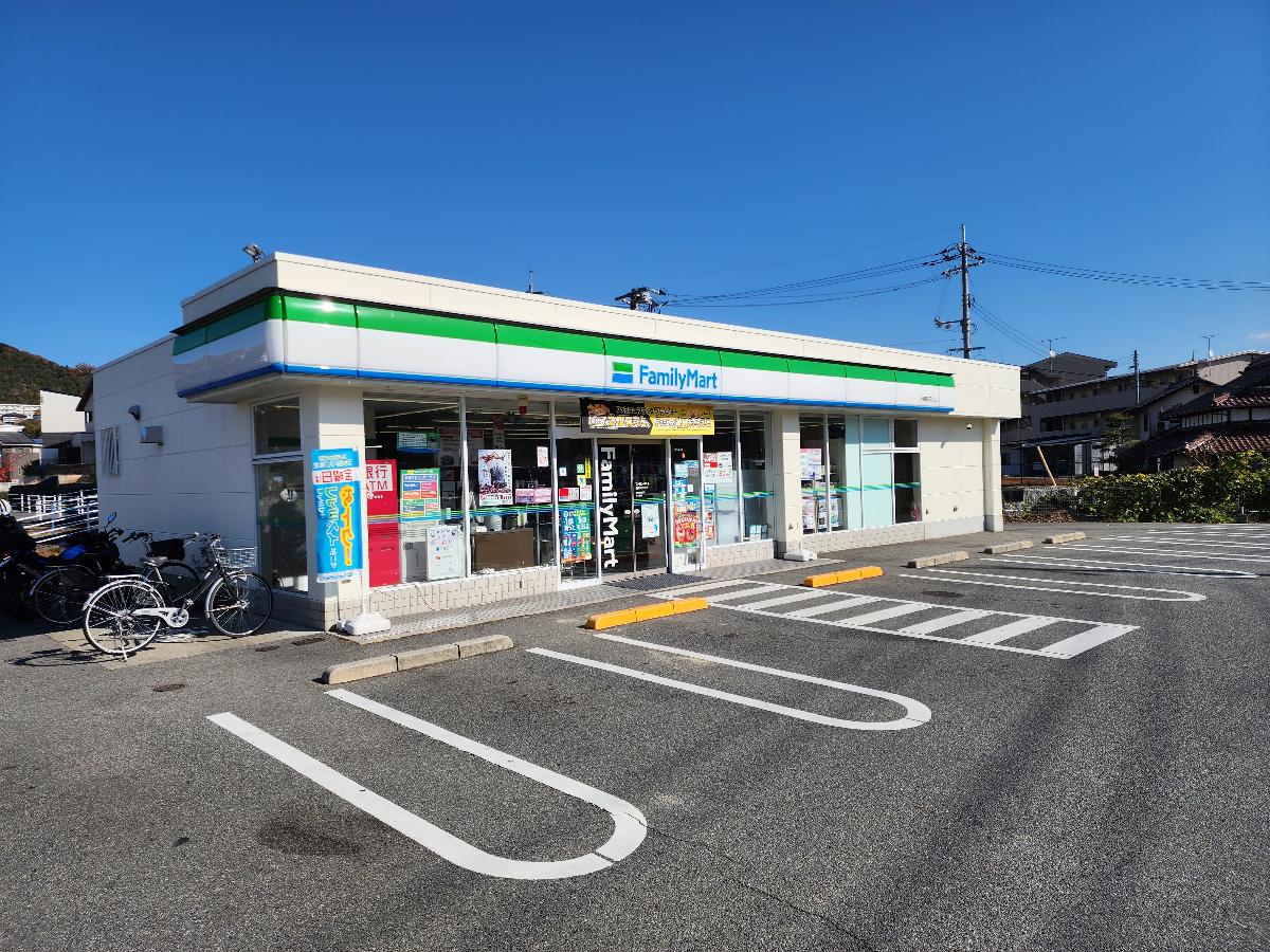 イイコトテラス西条田口 戸建 ファミリーマート　西条町田口店まで約180m（徒歩3分）　最寄りのコンビニ。市道に出て直ぐ見える距離感にあります。