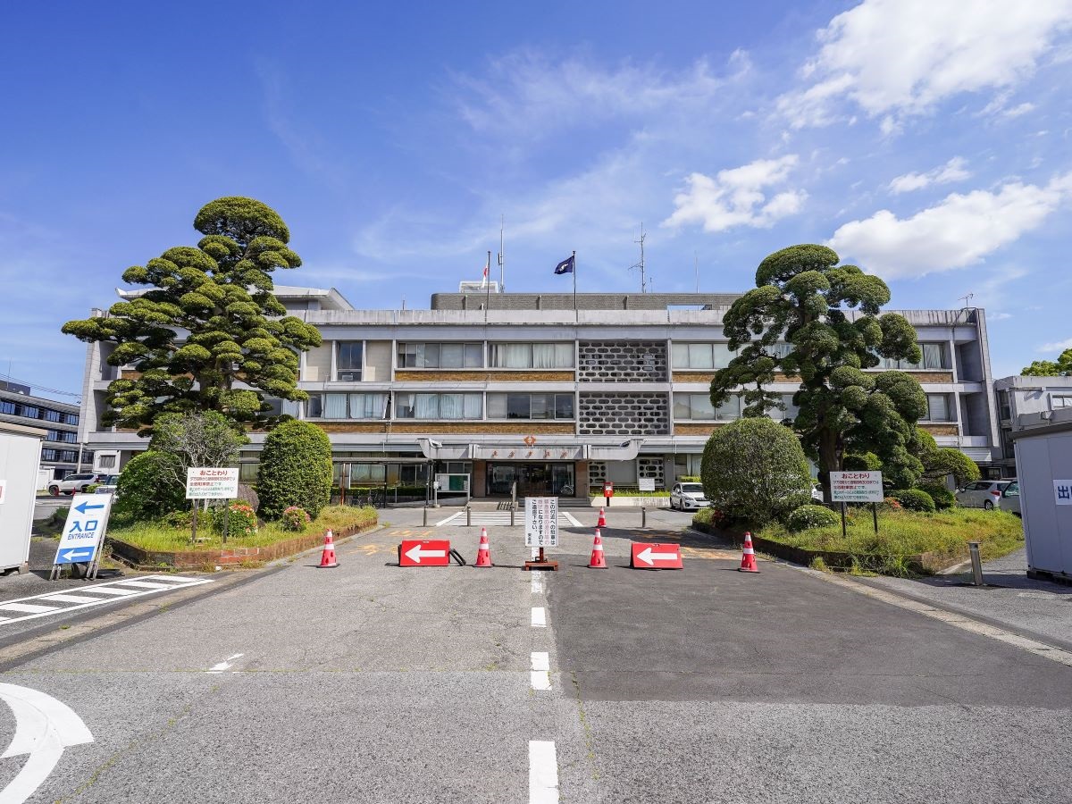 東金市役所まで約650m～700m（徒歩9分）　各種相談、住民票所得や印鑑証明発行などの手続きができます。相談窓口が近くにあると便利ですね。