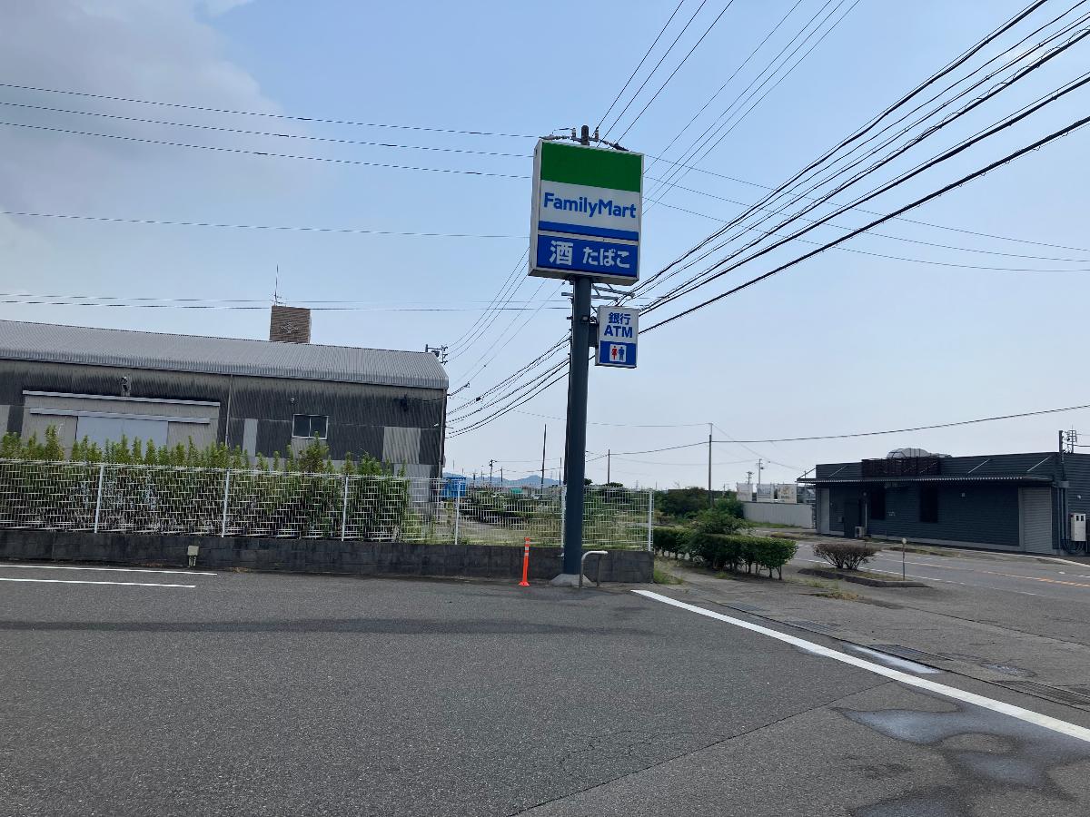 ファミリーマート　西尾斉藤町店まで約650m（徒歩9分）　徒歩で行けるコンビニがあると、ちょっとした買い物に便利です。
