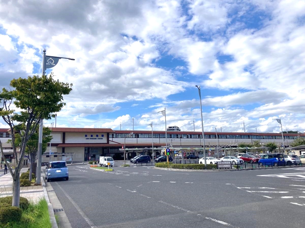 JR山陽本線　新倉敷駅まで約2.4km　駅まで離れていますが、閑静な住宅街で静かに暮らしたいご家族におすすめです。
