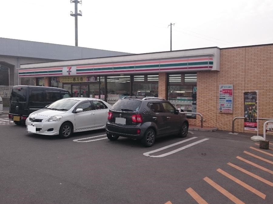 セブン-イレブン 唐津和多田用尺店まで約400m～450m（徒歩5分～6分）　ちょっとしたお買い物など、近くにコンビニがあるととても便利ですね。