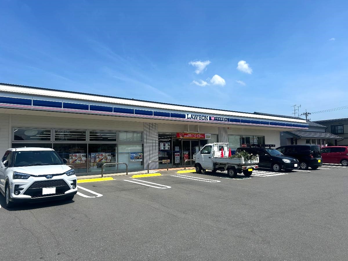 ローソン越前芝原店まで約400m（徒歩5分）　24時間営業！