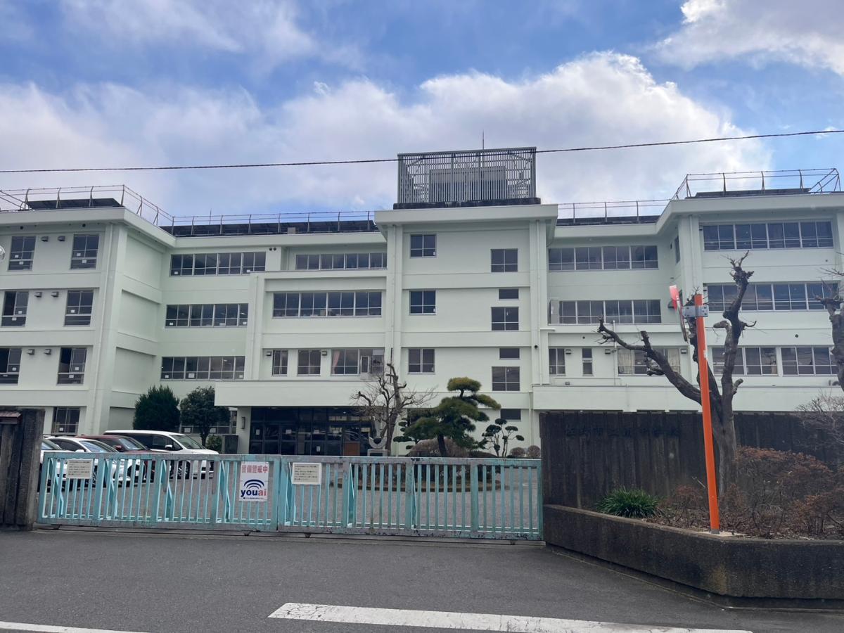 佐野市立南中学校まで約2km（徒歩25分）　学区の中学校です。【生徒数】　495名(※2024年5月1日時点)