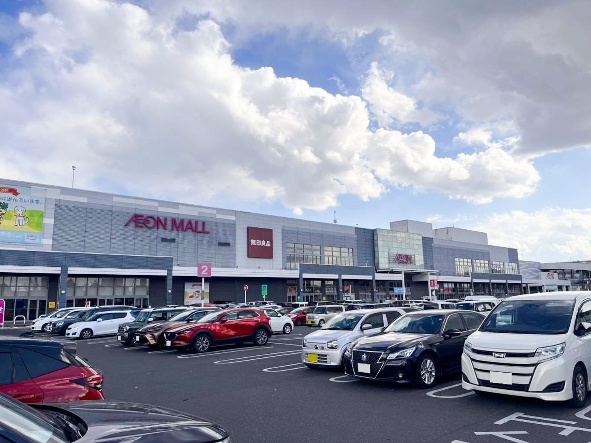 イオンモール佐野新都市まで約700m（徒歩9分）　施設内イオンスタイル佐野新都心（スーパーマーケット）が7時から23時まで営業。衣類用品やサービス専門店、飲食店など50店舗以上があり、多くのものがここで揃います。