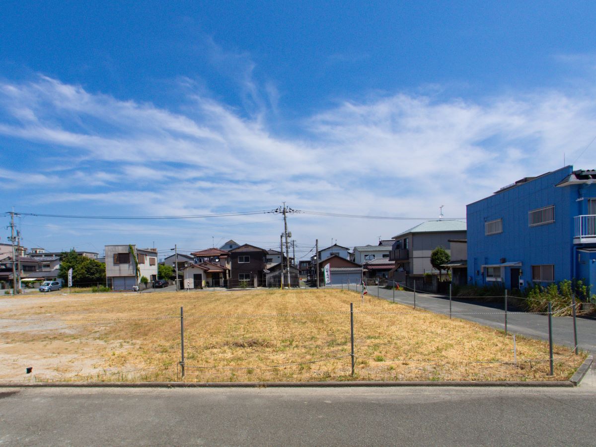 区画5：281.23㎡(85.07坪)　南側と東側が道路の角地です！日当たりや風通しを確保しやすいです！　