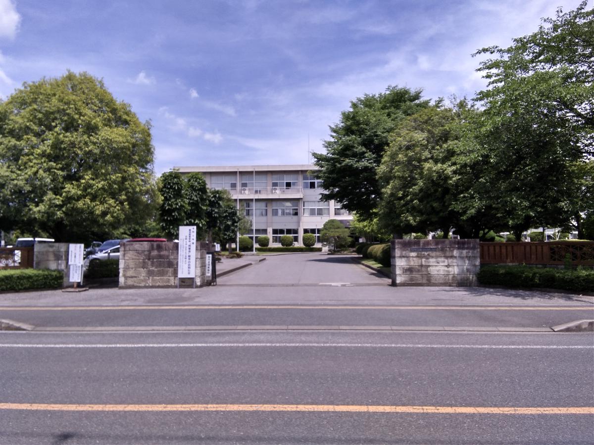 栃木県立鹿沼高等学校まで約2.1km　鹿沼有数の男女共学の進学校。宇都宮市内の高校への通学もJR鹿沼駅がありアクセスが良好です。