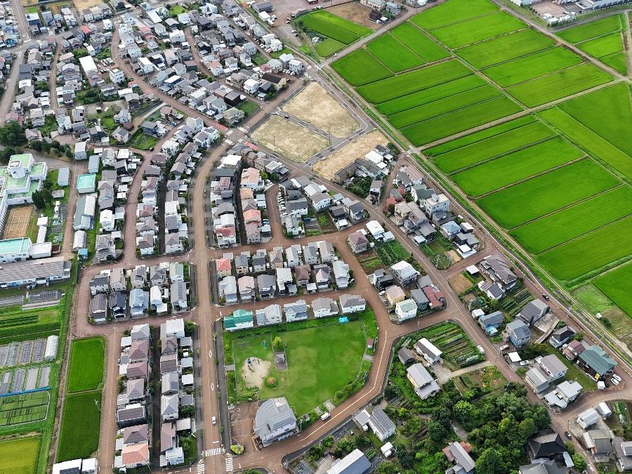 車で約5分の所に商業施設があり、日々のお買い物も安心です！　