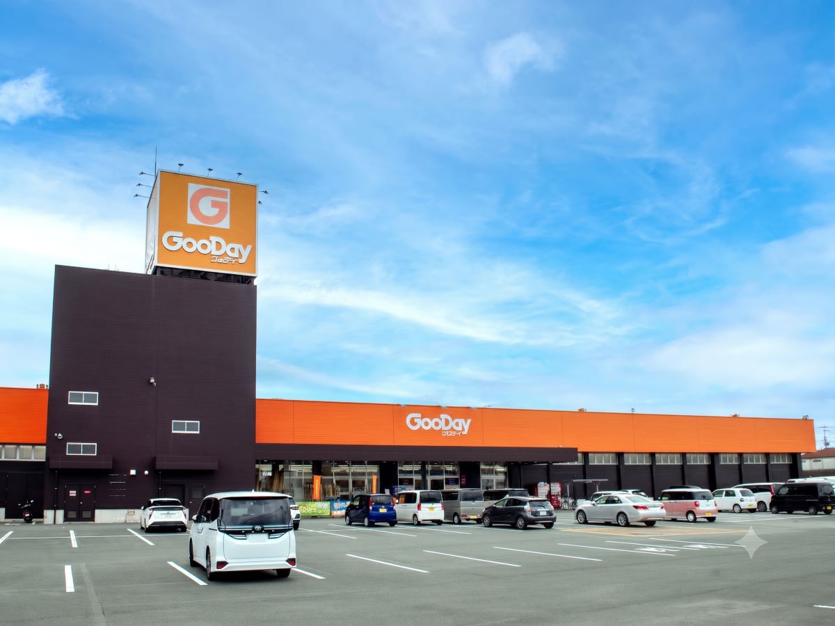 ホームセンターグッデイ植木店まで約400m～500m（徒歩5分～7分）　【営業時間】8：00～20：00　日用品やインテリア、文房具のほか、園芸用品やDIY用品が揃います。