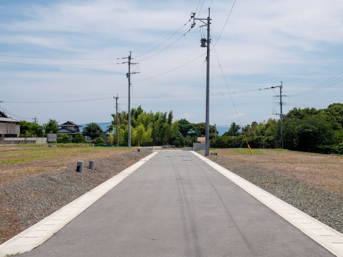 区画5～8南側道路　落ち着いた住環境でのびのびと暮らせます！　
