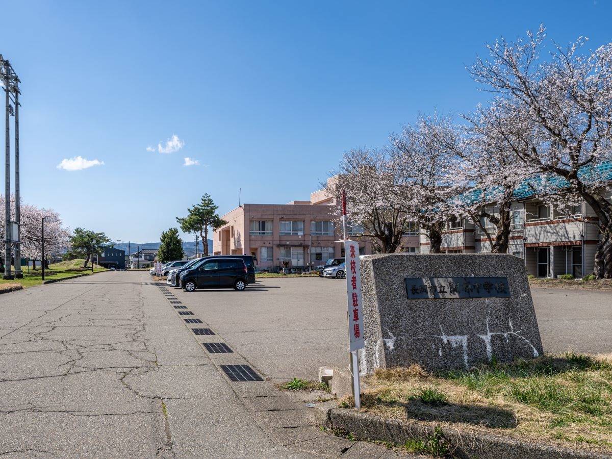 関原中学校まで約1.2km（徒歩15分）　お子さまの成長が著しいのが中学時代ですね。部活動に励んだり、勉強をがんばったり、大人になる第一歩を学ぶ場所です。