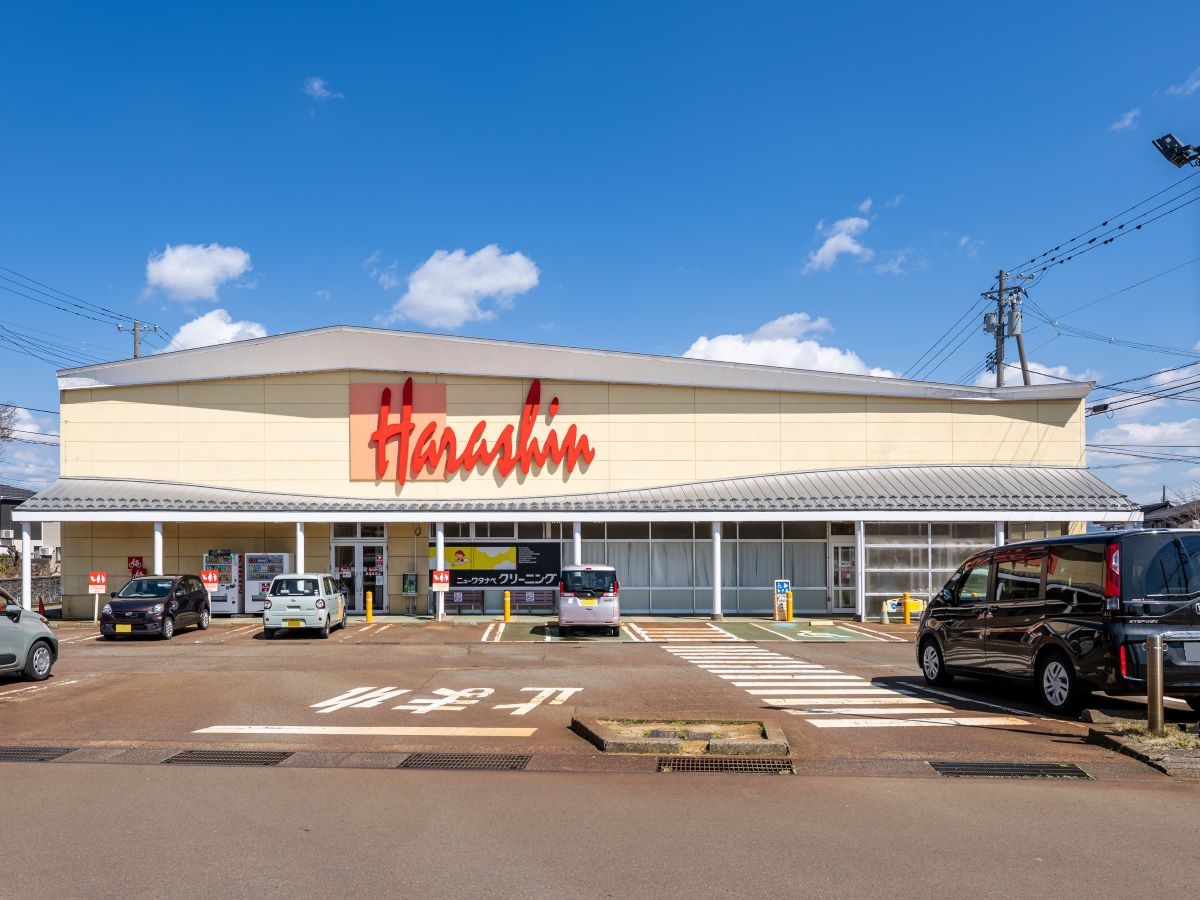 原信　関原店まで約870m（車で約2分）　生鮮食品やお惣菜・パンなどを販売しており、22時まで営業しているので共働きで帰りが遅い方も安心してご利用いただけます。